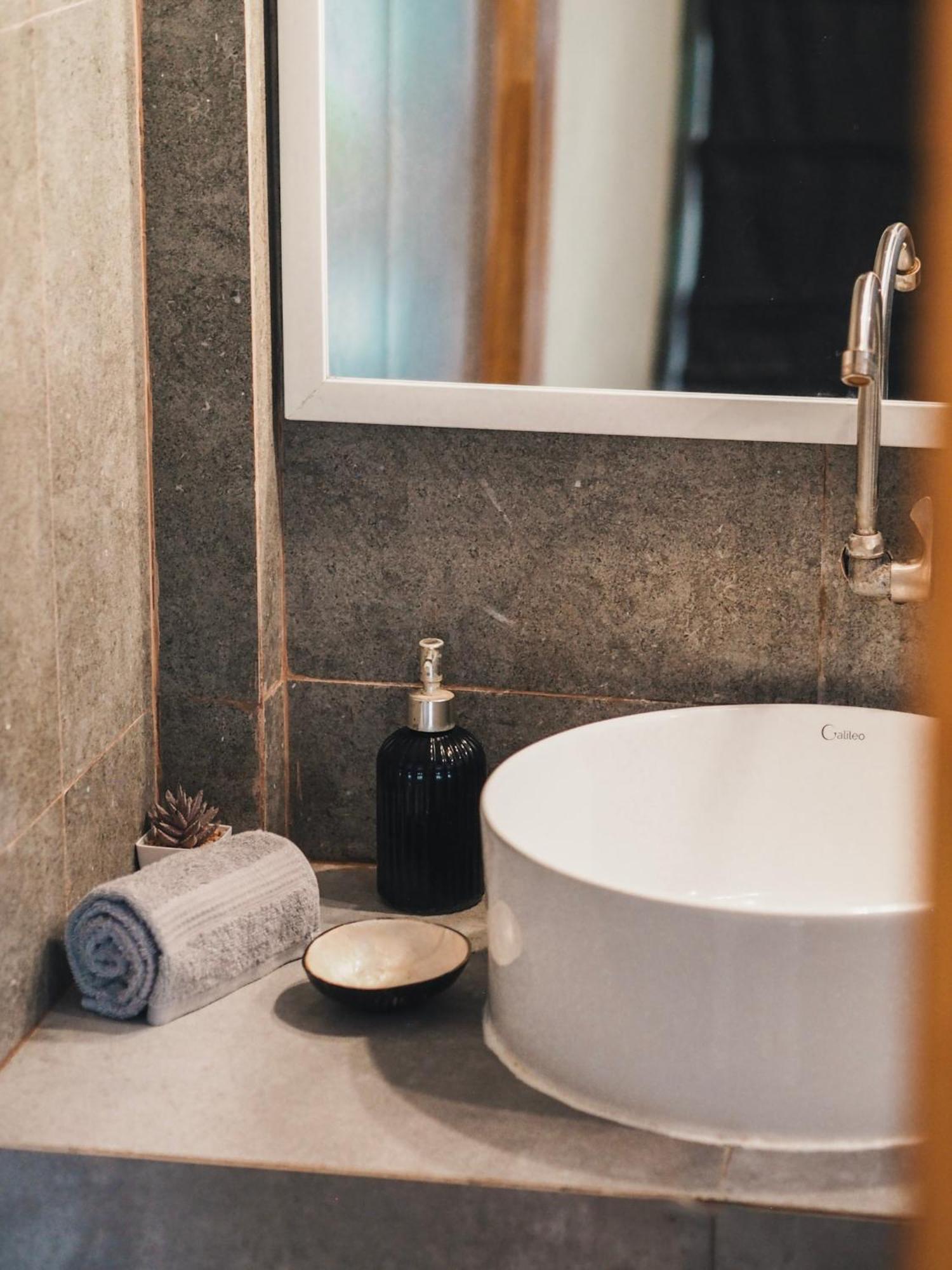 Secret Spot Surf And Stay Kuta  Ngoại thất bức ảnh